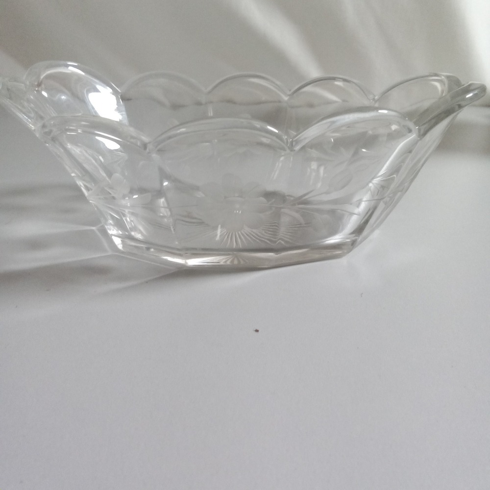 Vintage Etched Floral Clear Glass Scalloped Oval Candy Nut Dish Starburst Base
